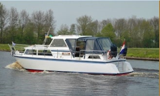 Charter 30' Astra Motor Yacht in Friesland, Netherlands