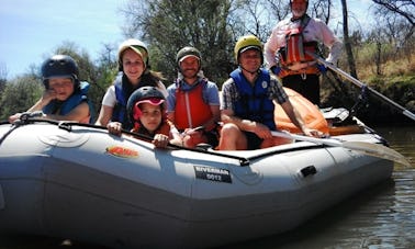 Rafting en eau vive sur la rivière Vaal à Vanderbijlpark, Afrique du Sud