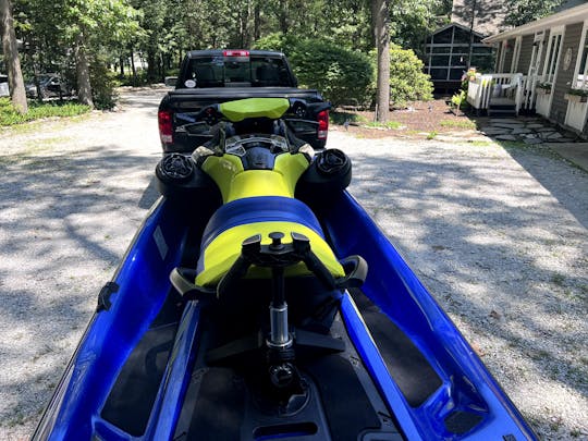 Paquete Sea- Doo Wave Runner Wake 170 con Bluetooth Speaks & Water Tow