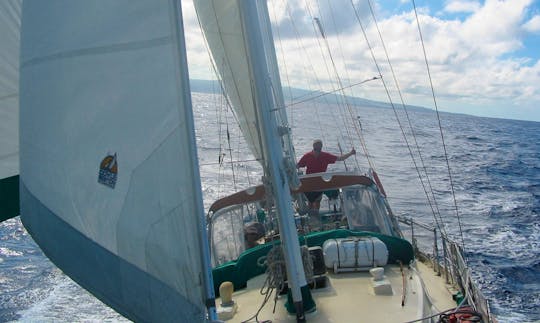 Sailing Charter, 42 ft Cutter Ketch snorkeling, scuba. Roatan Honduras