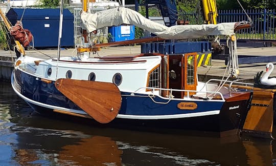 Rent 25' Grundel De Swaen Sloop in Woudsend, Netherlands