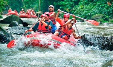 ラオスのルアン、ナムター川でラフティング旅行をお楽しみください