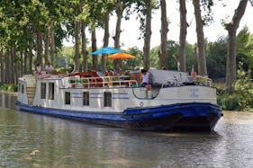 Explore Canal Du Midi, Le Somail on 100' Clair de Lune Canal Boat