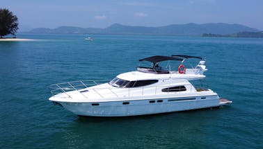 Luxury yacht tour on Phuket - Phi-Phi, Panhga, Krabi