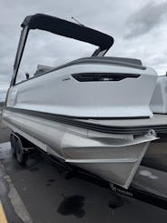 Float, Relax, Explore: Your Seattle/Tacoma Pontoon Getaway