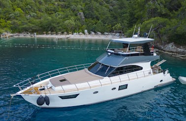 Brand new luxury motor yacht with a capacity of 6 people in Fethiye/Gocek (2023)