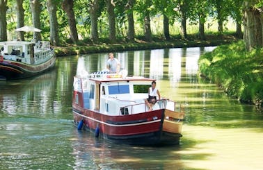 Charter the Burgundy 1200 Canal Boat in Capestang, France
