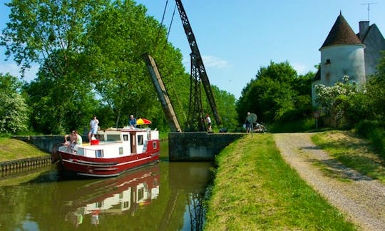Charter the Burgundy 1200 Canal Boat in Capestang, France