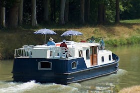 Charter the EuroClassic 139 Motor Yacht in Capestang, France
