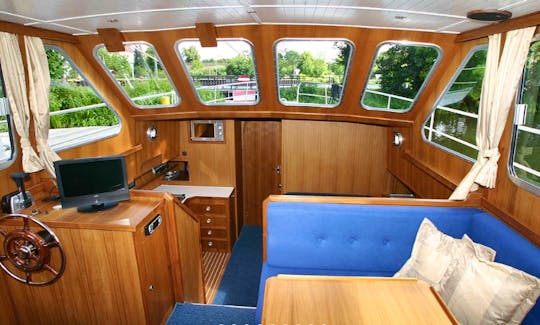 Charter 38' Johannes Motor Yacht with 2 Cabins in Brandenburg, Germany