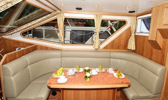 35' Motor Yacht with 2 Double Berths in Brandenburg, Germany