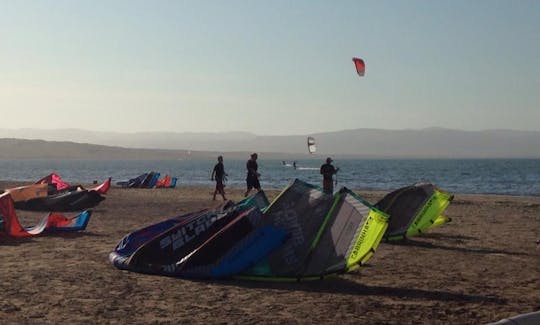 Lección de kitesurf en Paracas, Perú