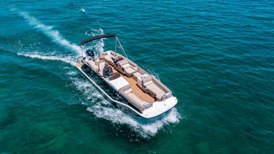 Bayliner 25ft Luxury Pontoon Charter in South Lake Tahoe