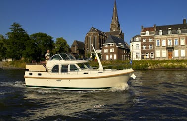 Charter the Linssen 29.9AC/30.9AC Motor Yacht in Capestang, France