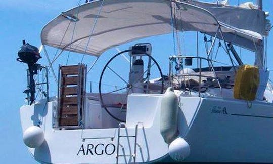 Charter 40' Cruising Monohull in Alimos, Greece