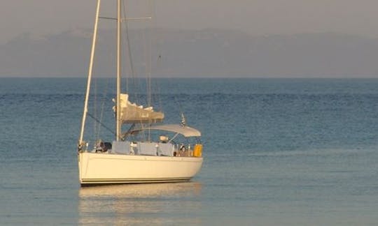 Monocoque de croisière de 40 pieds à Alimos, Grèce