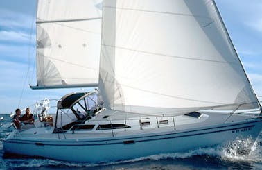Charter 34' Catalina Sailboat with 2 Cabins in San Vincenzo, Italy