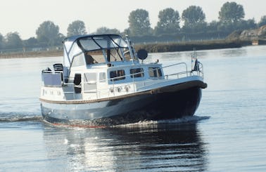 Charter 34ft "Wynstream" Motor Yacht in Friesland, Netherlands