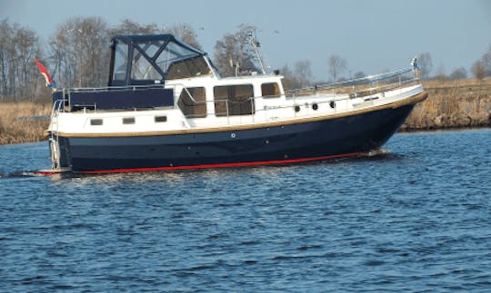 Charter 34ft "Wynstream" Motor Yacht in Friesland, Netherlands
