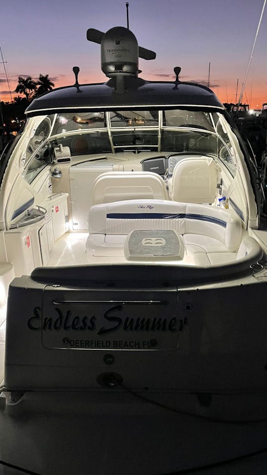 ⭐️⭐️⭐️⭐️⭐️ Enjoy 48' Luxuxy Yacht and Jetski in Miami: Sea Ray Sundancer`