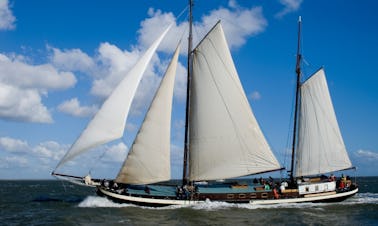 Goleta de crucero Charter 118' en Harlingen, Países Bajos