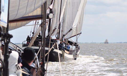 Goleta de crucero Charter 118' en Harlingen, Países Bajos