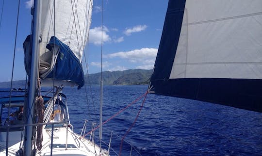Beneteau de 42 pés, localizado em Kewalo Basin, a 2 milhas de Waikiki.