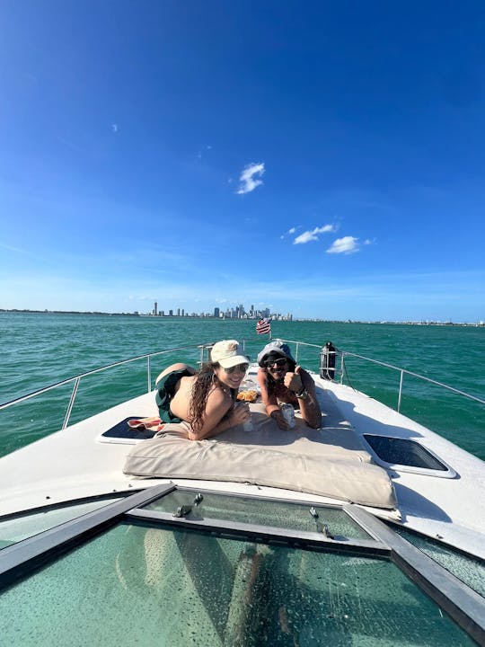 Découvrez Miami à bord du yacht Sea Ray Sundancer de 37 pieds