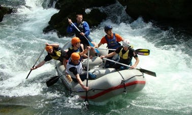 Rafting no rio Korana em Slunj, Croácia