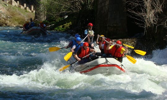 Canotaje en el río Korana en Slunj, Croacia