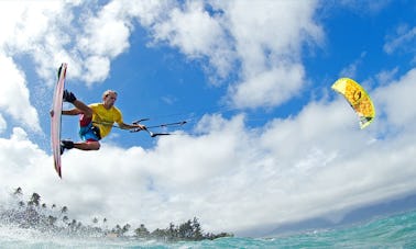 Desfrute de aulas de kitesurf em Porto Pollo, Ilha da Sardenha