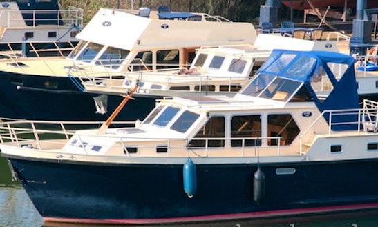 4 Person Luxury Motor Yacht For Rent Without License In Utrecht, Netherlands