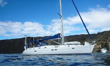 Beneteau de 42 pies, ubicado en la cuenca de Kewalo, a 2 millas de Waikiki.