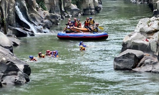 Desfrute de viagens de rafting em Medan, Indonésia