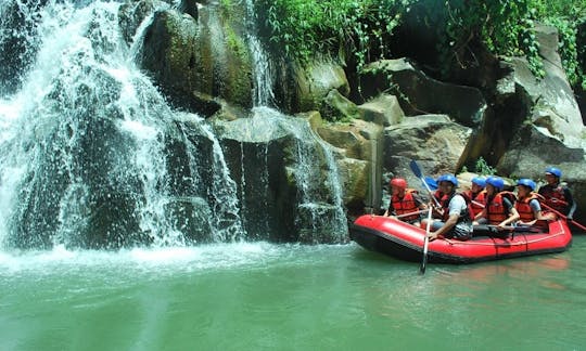 Desfrute de viagens de rafting em Medan, Indonésia