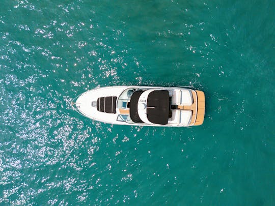 37' Beautiful Sea Ray Venture - Explore Chicago's Famous Playpen