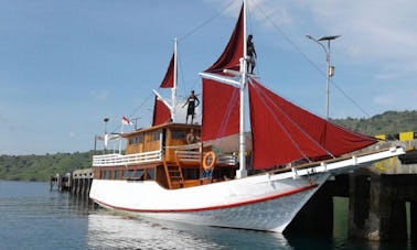 Bateau Phinisi pour 8 personnes à Komodo pour un minimum de 2 jours ou une semaine - Location avec équipage !