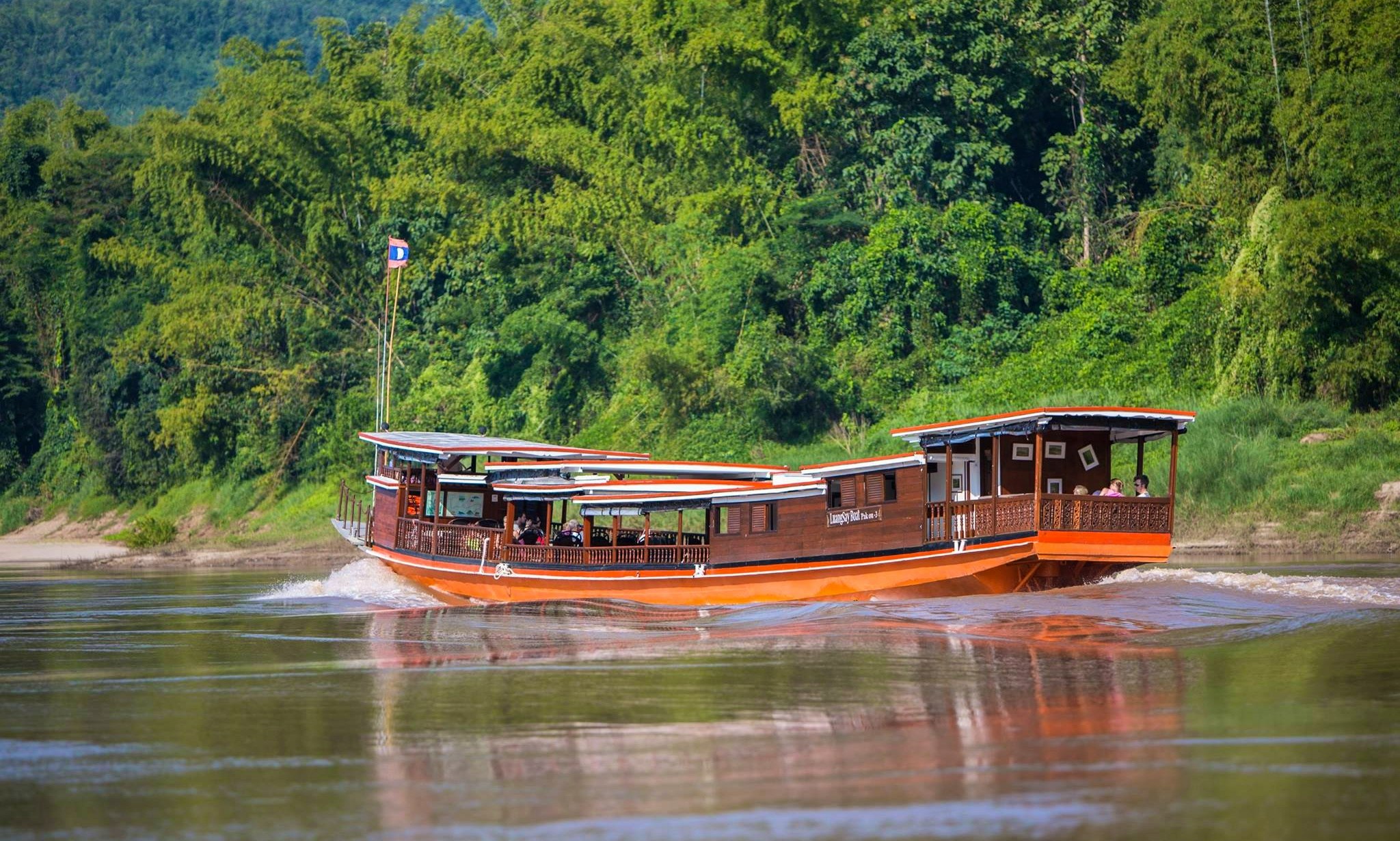 mekong river cruise small boat