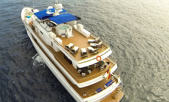 Charter 124' Power Mega Yacht in Guayaquil, Ecuador