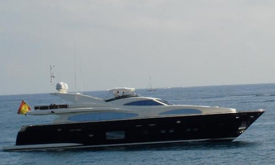 Cruise in Luxury in Ibiza on 102' Motor Yacht in Eivissa