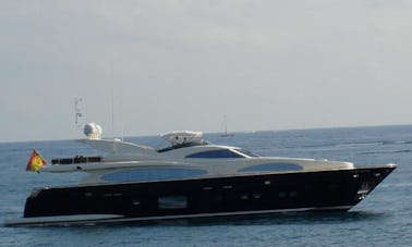 Cruise in Luxury in Ibiza on 102' Motor Yacht in Eivissa