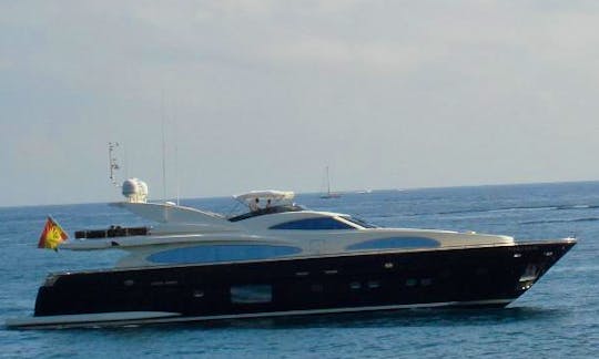 Cruise in Luxury in Ibiza on 102' Motor Yacht in Eivissa