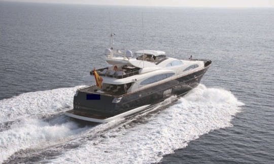 Cruise in Luxury in Ibiza on 102' Motor Yacht in Eivissa