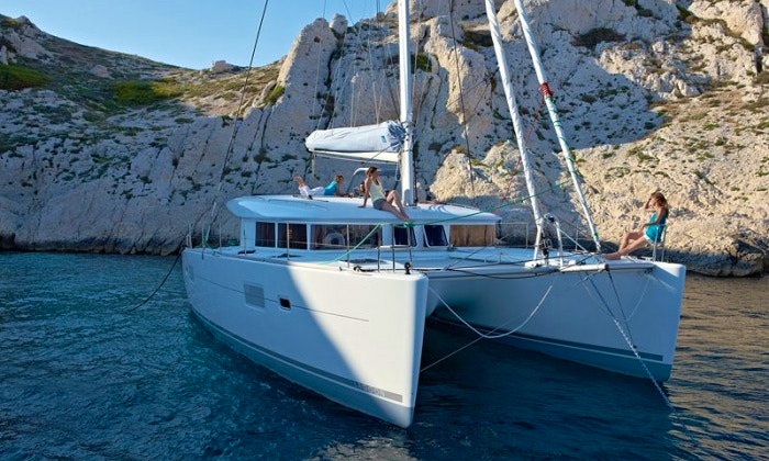 Charter 39' Cruising Catamaran in Eivissa, Illes Balears 