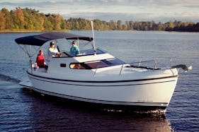 Rent 23' Motor Yacht in Vadstena, Östergötland County