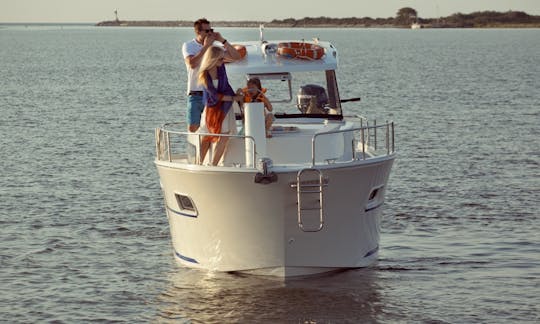 Rent 27' Motor Yacht in Vadstena, Östergötlands County