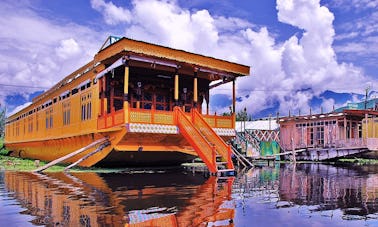 Louer une péniche sur le lac Dal à Srinagar, Inde