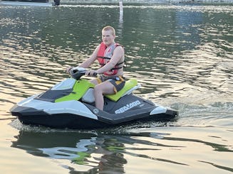 2023 Sea-Doo Spark 2人乗りジェットスキーレンタル（ウィスコンシン州ジュネーブ湖とイリノイ州フォックスレイク）