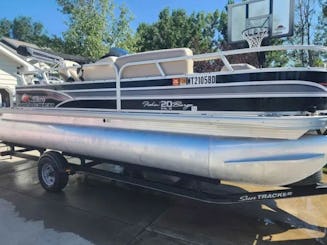 Bateau ponton de 22 pieds avec installation de pêche pour la famille