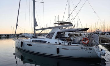 Beneteau 60 セーリングヨットが南イタリアでチャーター可能